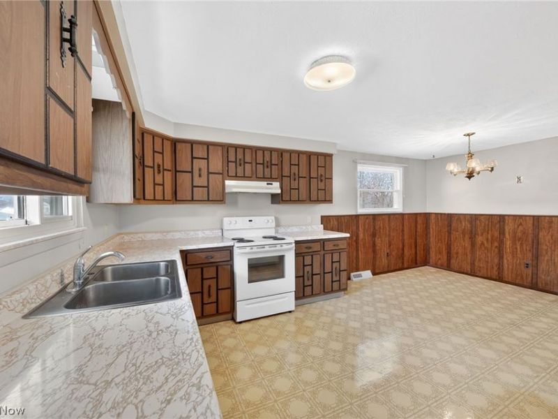 4906 Albertly Avenue , Parma, OH 44134 Photo 27