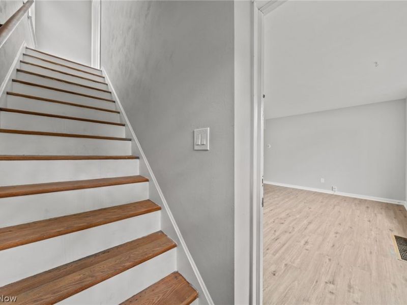 2432 21st Street , Cuyahoga Falls, OH 44223 Photo 5