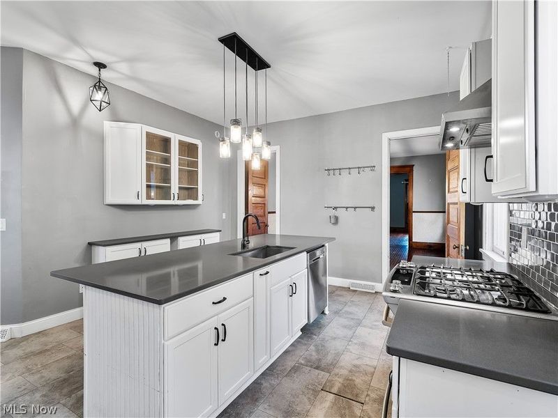 6110 W Clinton Avenue , Cleveland, OH 44102 Photo 15