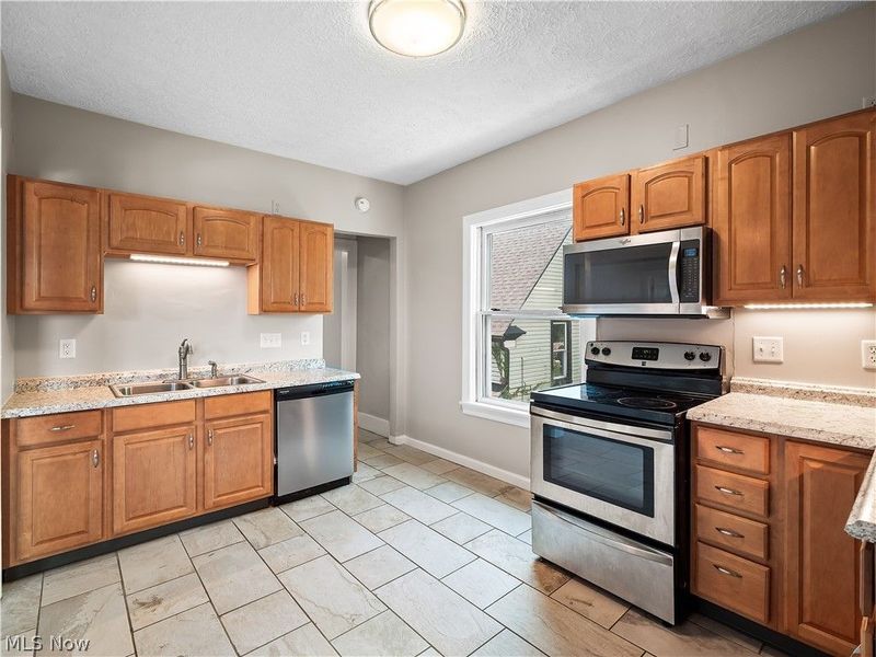 6110 W Clinton Avenue , Cleveland, OH 44102 Photo 31