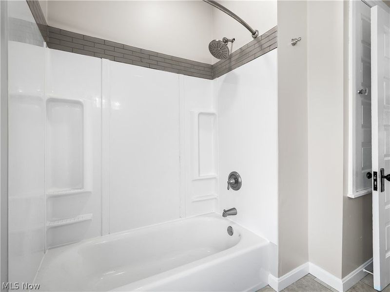 6110 W Clinton Avenue , Cleveland, OH 44102 Photo 34