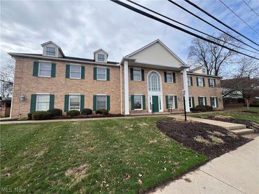 1225 S Main Street, Unit 101, North Canton, OH 44720