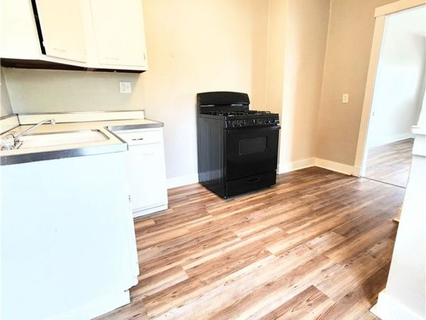 907 Vermont Ave , White Oak, PA 15131