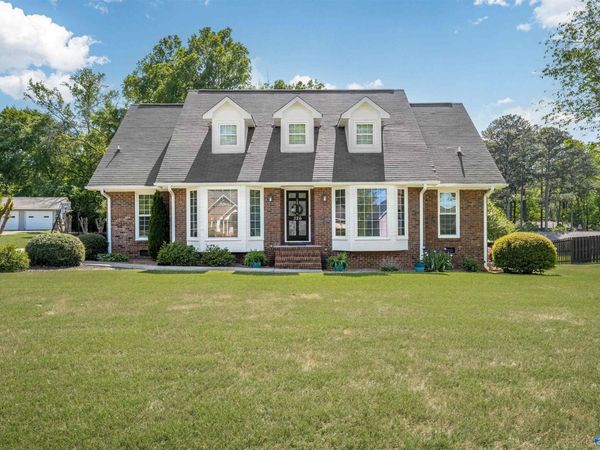 326 Mountain Lake Circle, Rainbow City, AL 35906