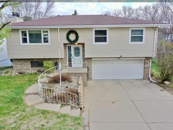 2512 W 20th St, Sioux City, IA 51103