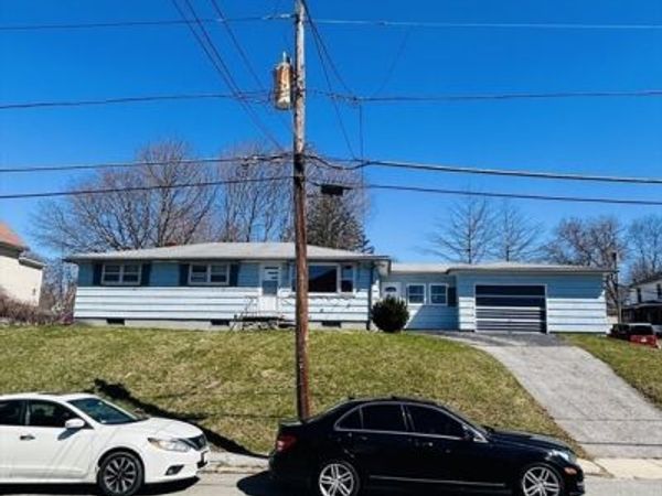 21 Spring St, Webster, MA 01570