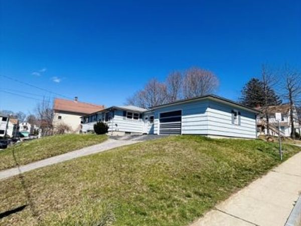 21 Spring St, Webster, MA 01570