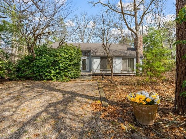 213 Fells Pond Rd, Mashpee, MA 02649