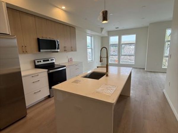 546 Saratoga St, Unit 2, Boston, MA 02128