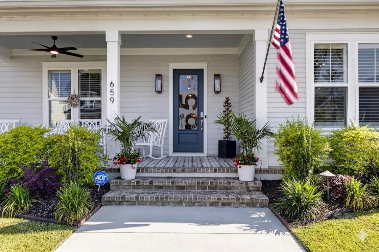 659 Blueway Avenue Photo 9