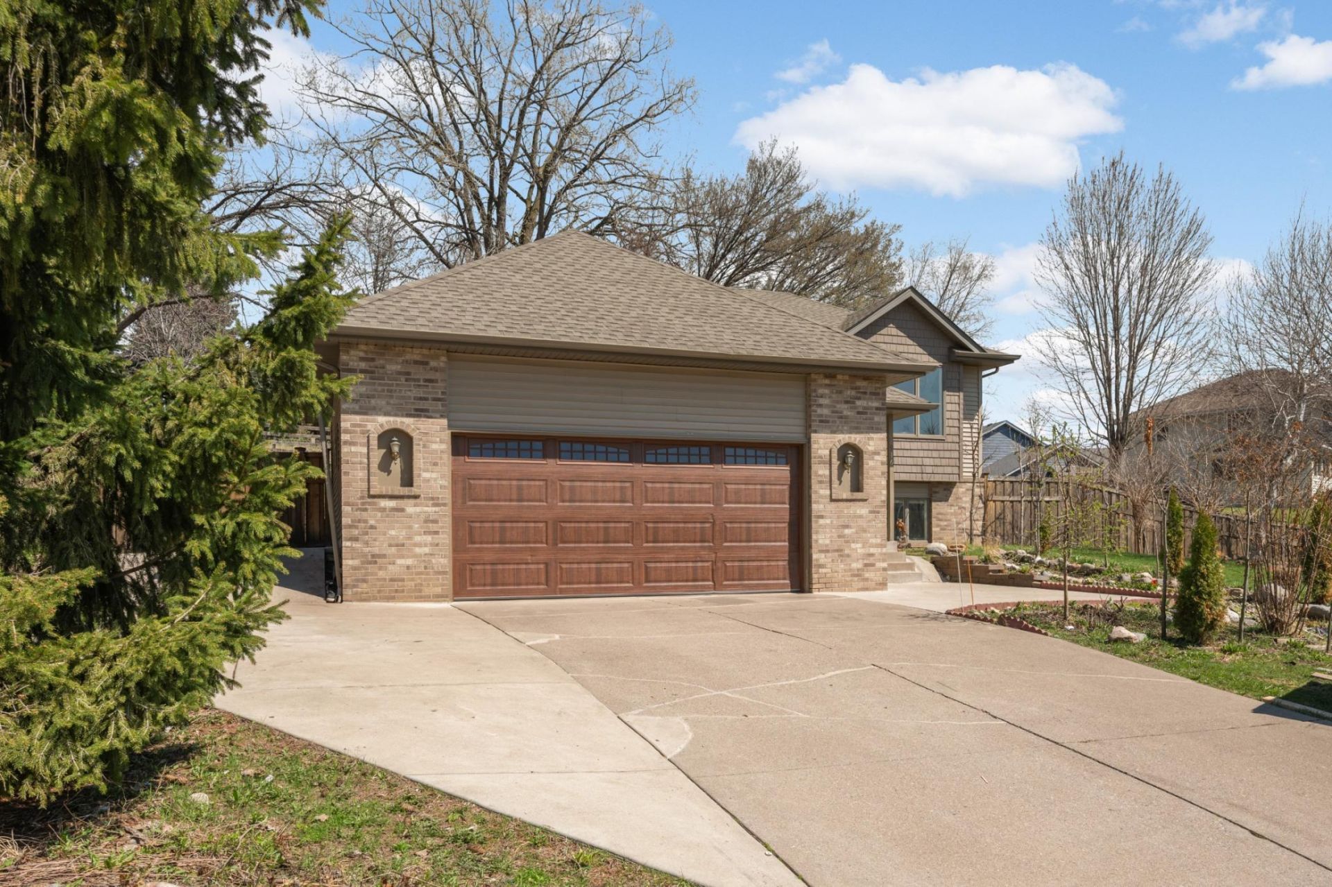 2916 Frank Street , Maplewood, MN 55109