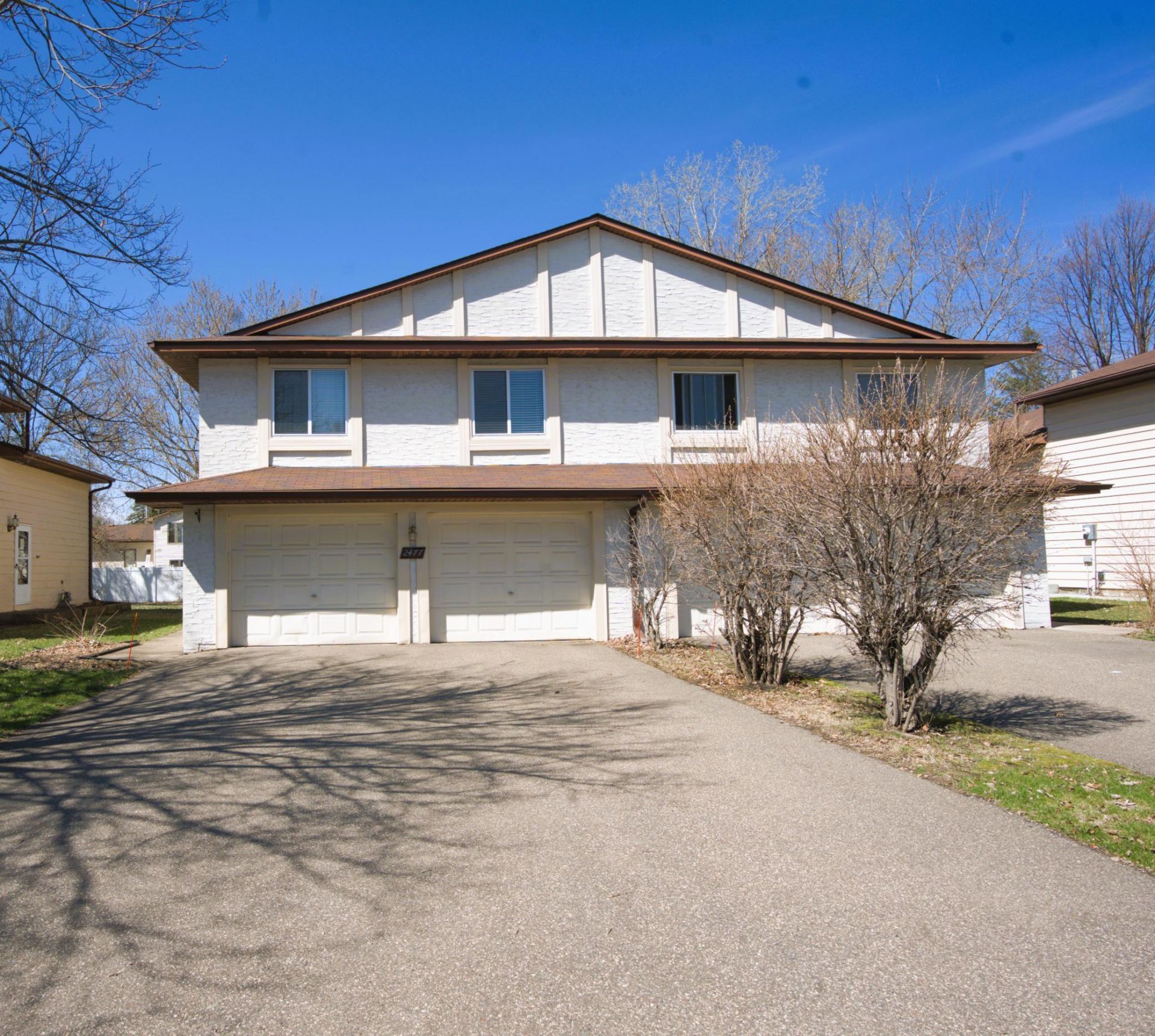 2477 Woodbridge Street , Roseville, MN 55113