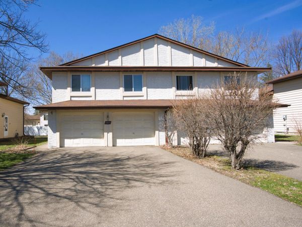 2477 Woodbridge Street , Roseville, MN 55113