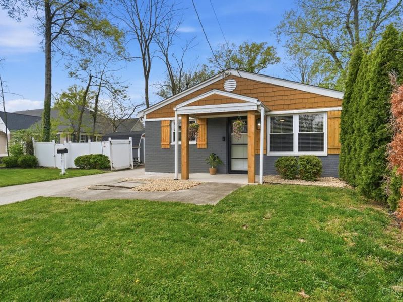 8407 Pine Road, Sycamore Township, OH 45236 Photo 2