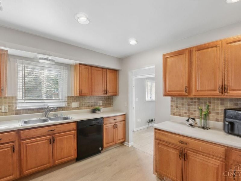 712 Danbury Road, Forest Park, OH 45240 Photo 14