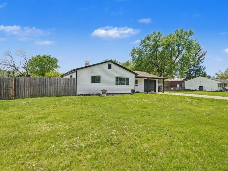 870 Marty Lee Lane, Carlisle, OH 45005 Photo 2