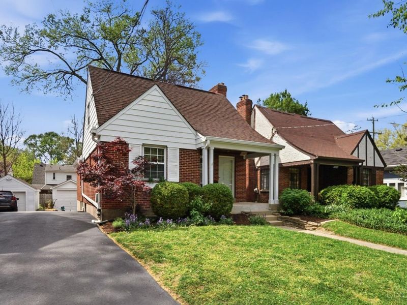 3863 Homewood Road, Mariemont, OH 45227 Photo 2