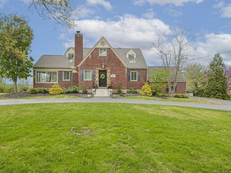 6014 Cherokee Drive, Madeira, OH 45243 Photo 1