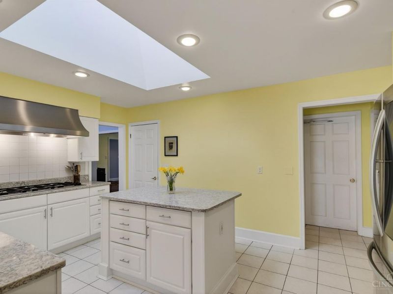 6625 N Clippinger Drive, Indian Hill, OH 45243 Photo 21