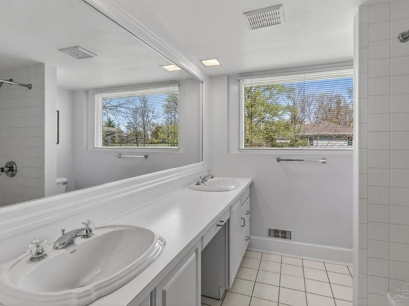 6625 N Clippinger Drive, Indian Hill, OH 45243 Photo 37