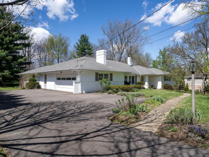 6625 N Clippinger Drive, Indian Hill, OH 45243 Photo 4