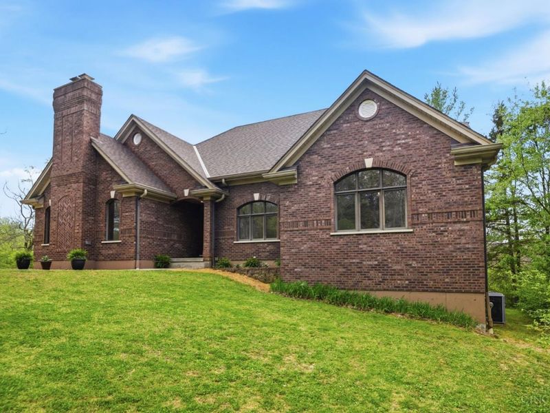 5739 Squirrelsnest Lane, Cincinnati, OH 45252 Photo 3