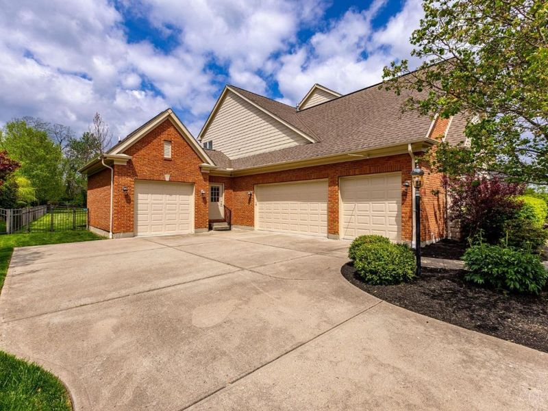 6709 Sandy Shores Drive, Miami Twp, OH 45140 Photo 2