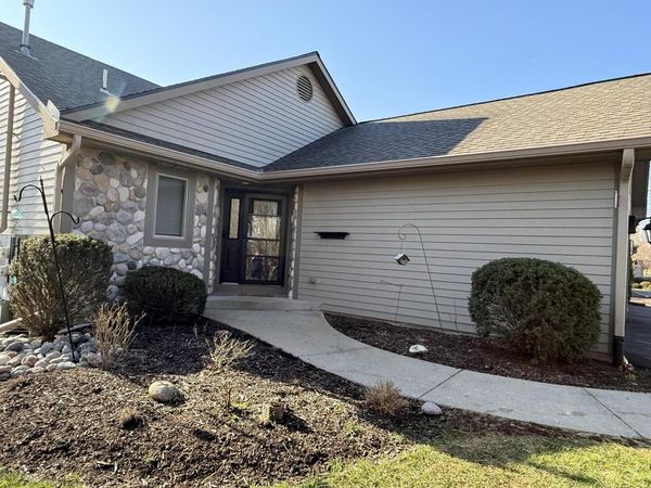 426 Oak Tree COURT, Hartland, WI 53029