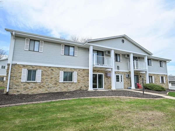786 S River ROAD, Unit 4, West Bend, WI 53095