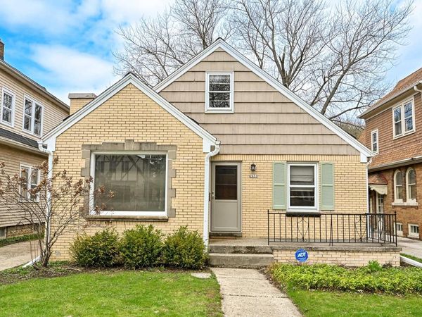 2631 N 68th STREET, Wauwatosa, WI 53213
