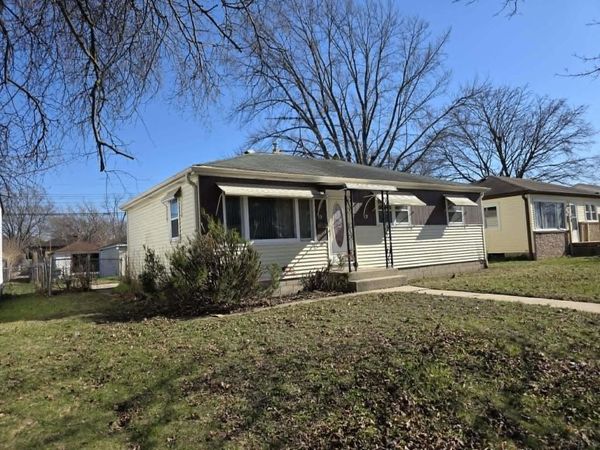 8127 W Glen AVENUE, Milwaukee, WI 53218