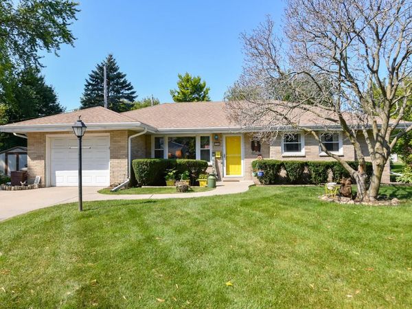 234 Millwood LANE, Waukesha, WI 53188