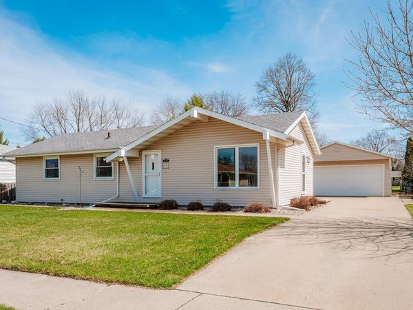 1041 London STREET, Menasha, WI 54952