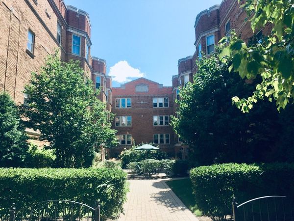 619 Washington Boulevard , Unit 2W, Oak Park, IL 60302