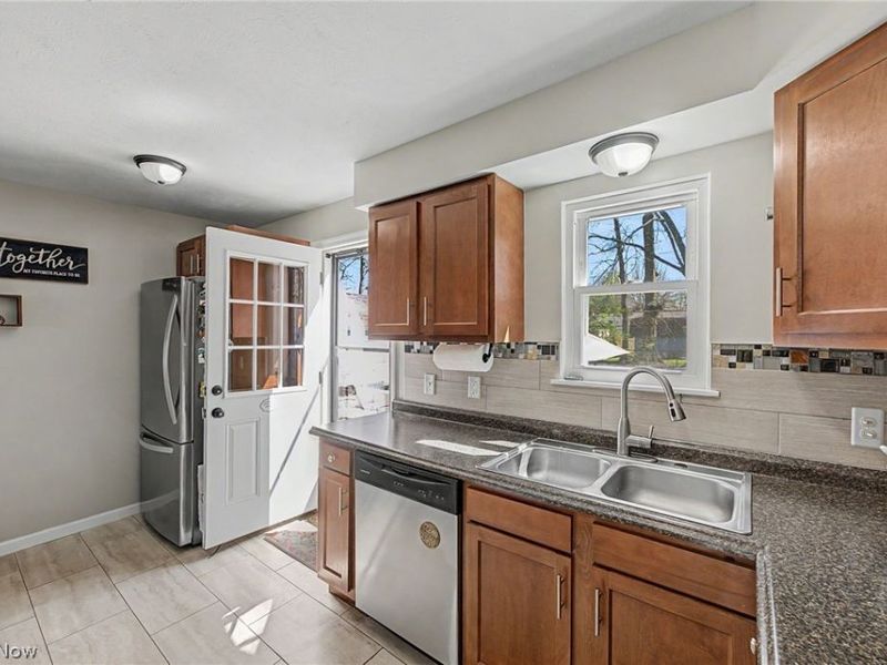 38346 Dolores Drive , Eastlake, OH 44095 Photo 5