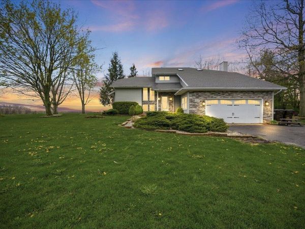 426 Laurel Lane, Valparaiso, IN 46385