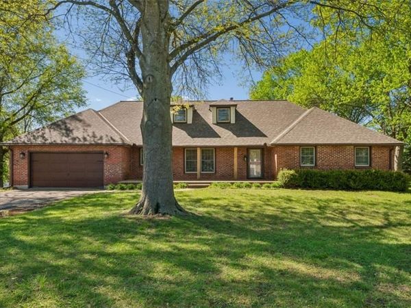 18611 E Salisbury Road, Independence, MO 64056