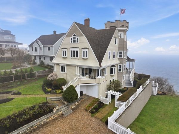 2 Bluff Rd, Hull, MA 02045