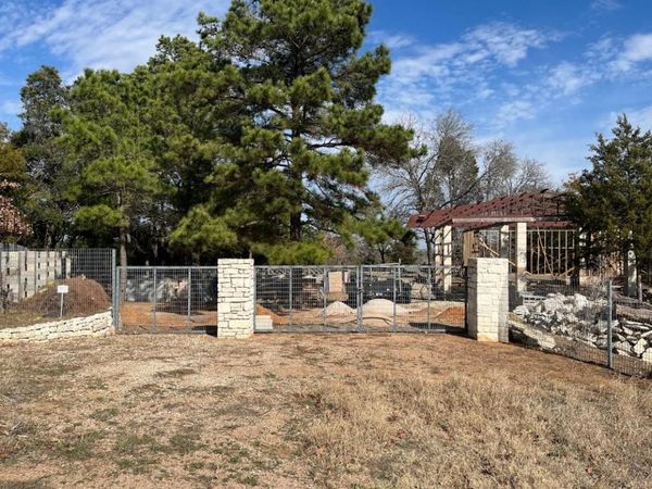 104 Lilly LN , Elgin, TX 78621