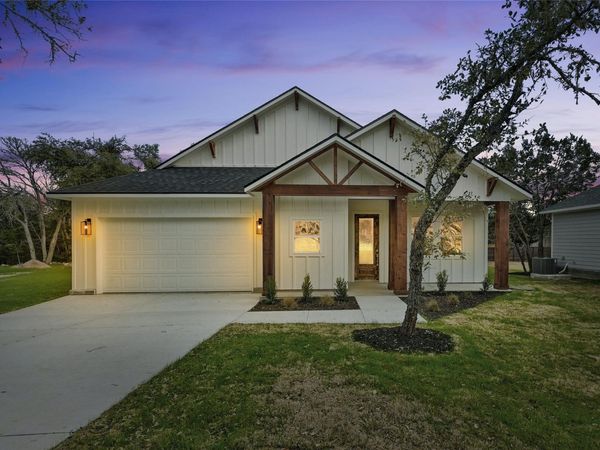16 Rhapsody LN, Wimberley, TX 78676