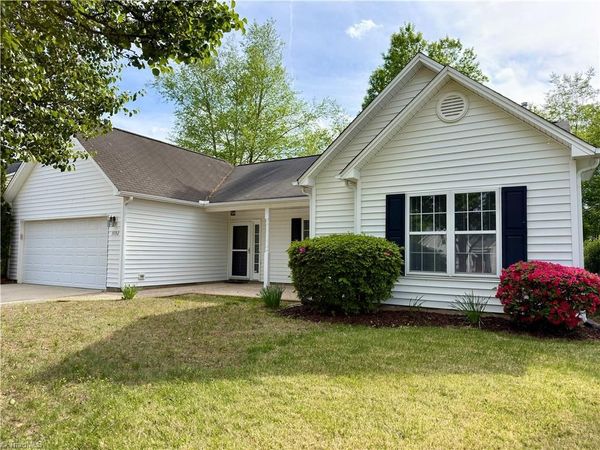 3792 Vanhoe Lane , Jamestown, NC 27282