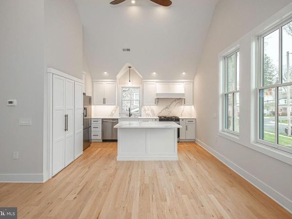 156 W OAKLAND AVE, DOYLESTOWN, PA 18901