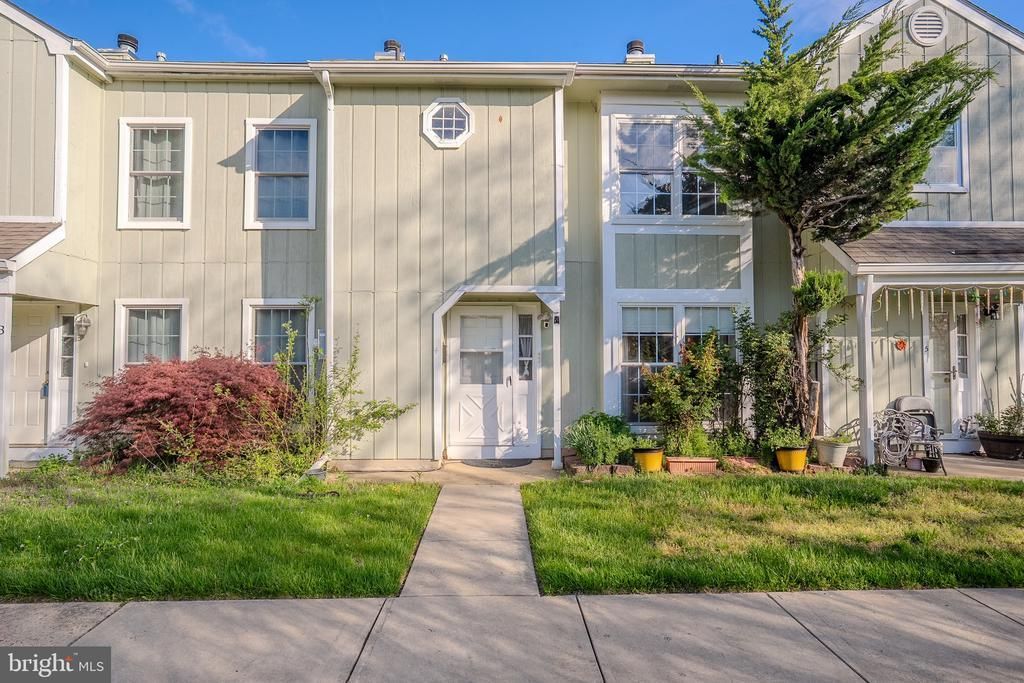 4 Pond View Drive, Plainsboro, NJ 08536 Main Photo