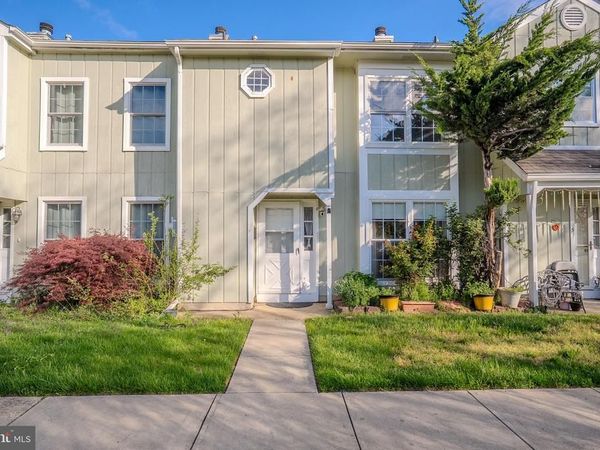 4 POND VIEW DRIVE, PLAINSBORO, NJ 08536