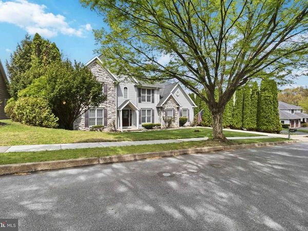 1221 JILL DRIVE , HUMMELSTOWN, PA 17036