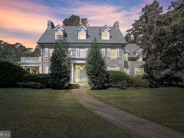 307 W KING STREET , SHIPPENSBURG, PA 17257