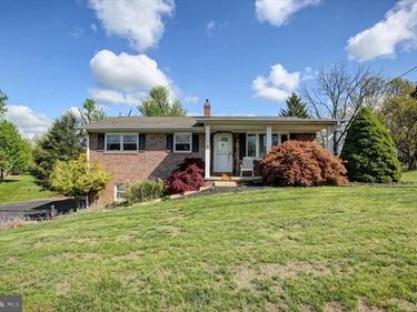 1561 LAKE SHORE DRIVE DRIVE, CHAMBERSBURG, PA 17202