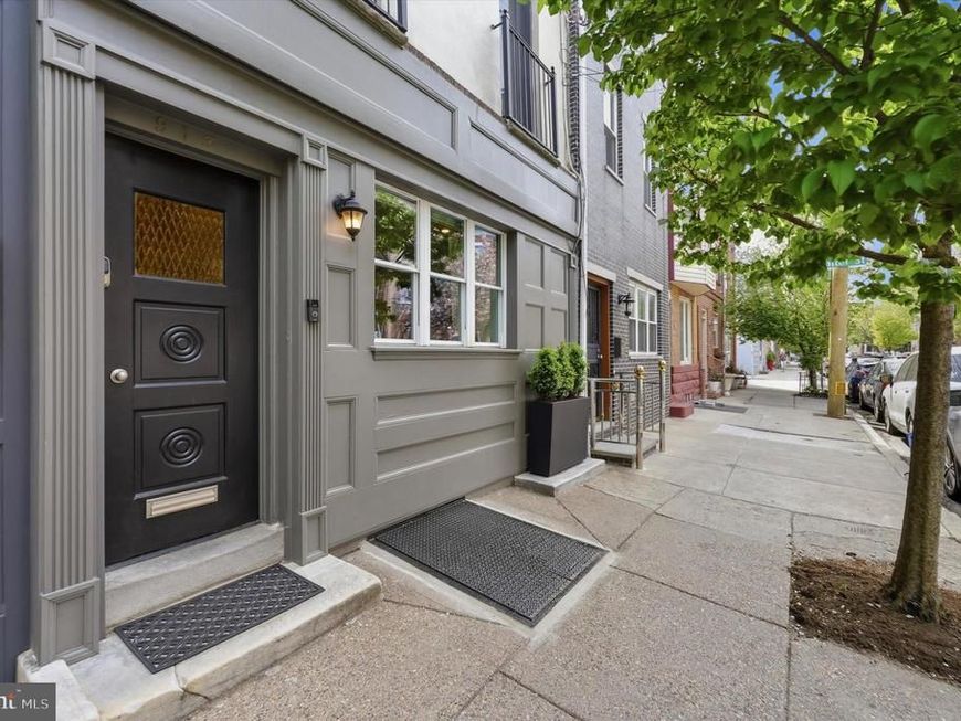 913 S 10th Street, Philadelphia, PA 19147 Main Photo
