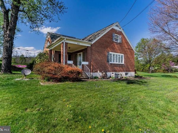 206 E MAIN STREET , NEW BLOOMFIELD, PA 17068