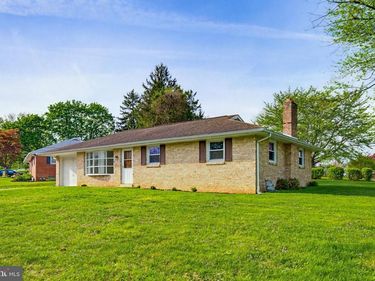 42 WOODLAND DRIVE, YORK, PA 17407